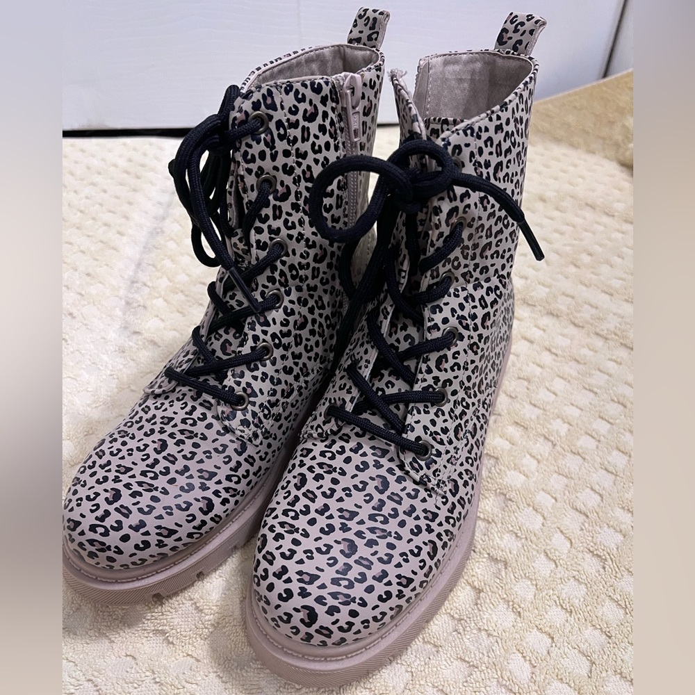 Serra leopard print combat boots. Size 4 kids /Size 6 women’s. Worn once